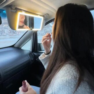 מראת איפור לרכב מוארת עם 70 נורות LED ו-3 גווני תאורה וסוללה נטענת