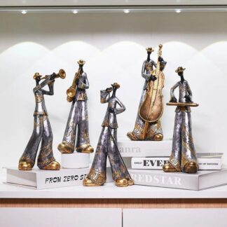 פסלים דקורטיביים לסלון בעיצוב חמישיית נגני ג'אז בגימור כסוף-זהב, גובה 28 סמ
