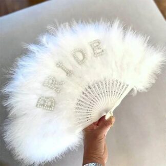 מניפה פרוותית לכלה למסיבת רווקות עם כיתוב BRIDE נוצץ - לבן וורוד