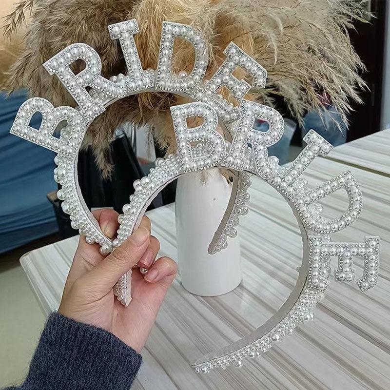 קשת פנינים לשיער לכלה במסיבת רווקות - עיצוב BRIDE אלגנטי ומיוחד – תמונה 3
