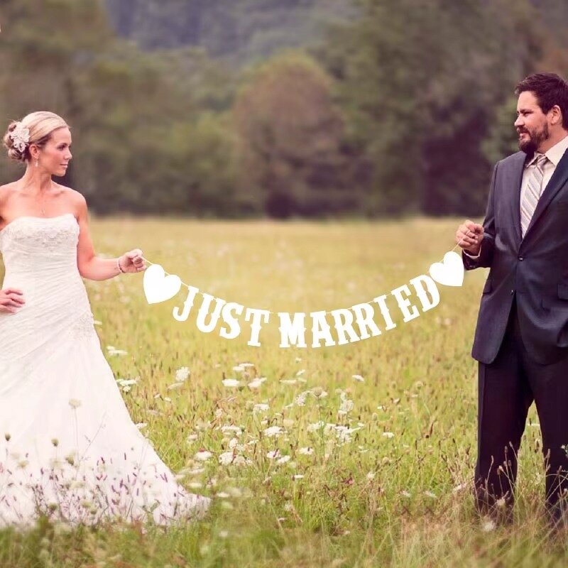 שלט לרכב חתונה חתן וכלה בעיצוב Just Married לבן – תמונה 2