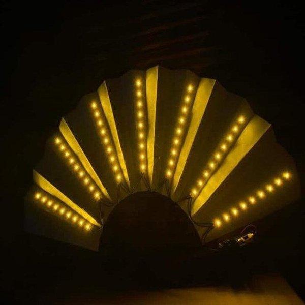 מניפה עם תאורת LED צבעונית מתקפלת למסיבות ואירועים – תמונה 3