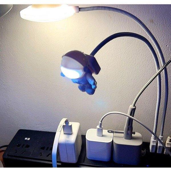 מנורת לילה אסטרונאוט עם תאורת LED וזרוע קריאה גמישה USB – תמונה 2